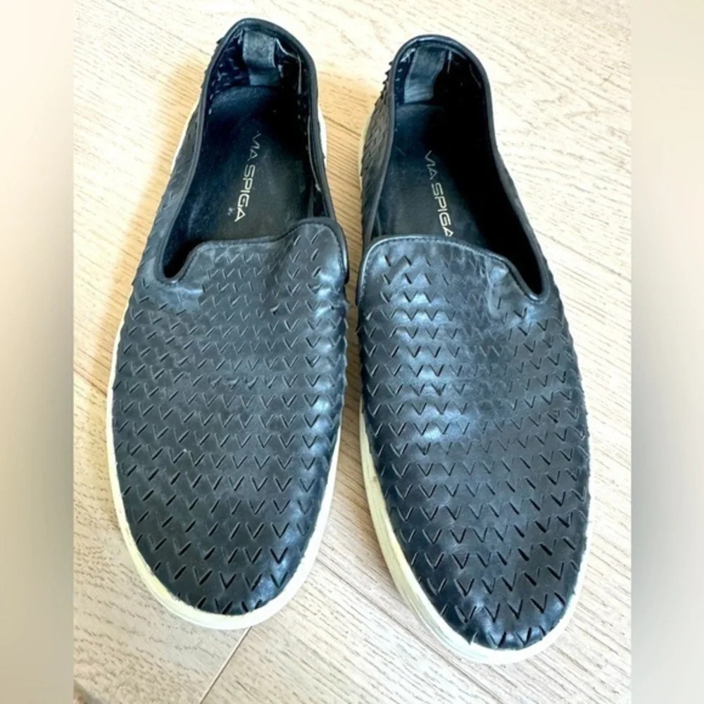 Via Spiga women’s black leather slides size 6